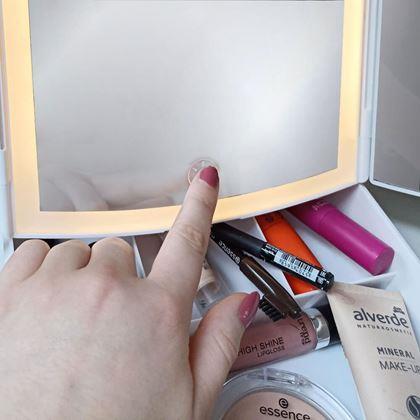 Obrazek z Skrzynka na kosmetyki ze składanym lusterkiem i oświetleniem LED