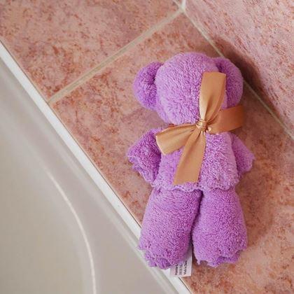 Obrazek z Ręcznik do twarzy - fioletowy niedźwiadek z kokardą 