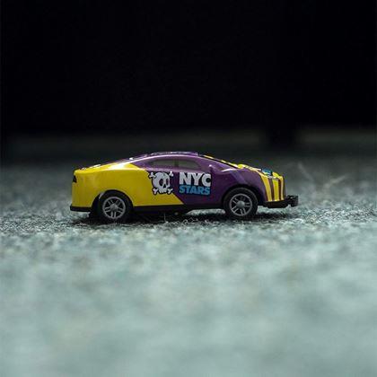 Obrazek z Kaskaderski skaczący samochodzik - żółto-fioletowy