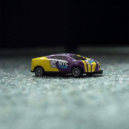Obraz Kaskaderski skaczący samochodzik