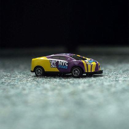 Obrazek z Kaskaderski skaczący samochodzik - żółto-fioletowy