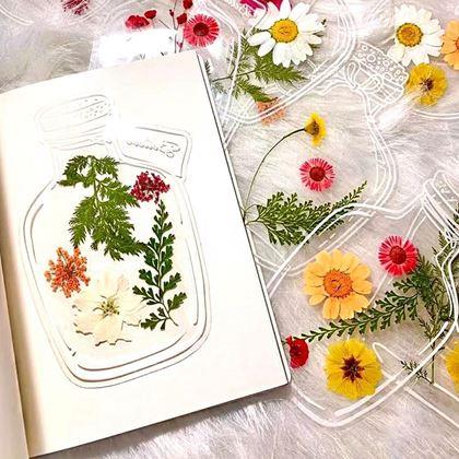 Obrazek z DIY herbarium - naklejki z suszonych kwiatów