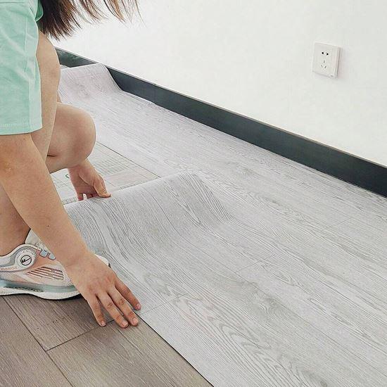 Obrazek z Samoprzylepna folia na podłogę 200x60 cm - szare drewno