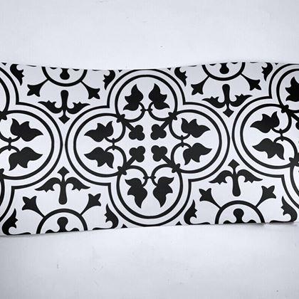 Obrazek z Samoprzylepna folia na meble i podłogę - czarno-biały ornament