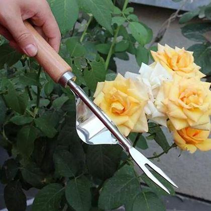 Obrazek z Wyrywacz chwastów z kołyską i drewnianą rączką