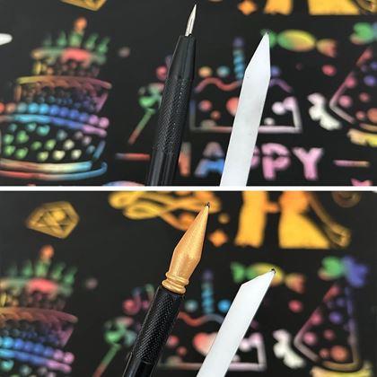 Obrazek z 5 szt. szablonów do wyskrobywania A4 + 2 długopisy