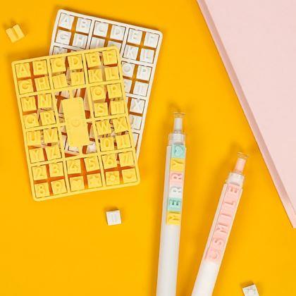 Obrazek z 2 szt. długopisów DIY z własnym napisem