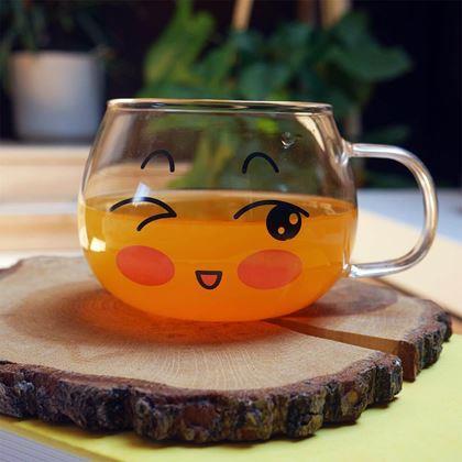 Obrazek z Kubek emoji - puszczający oko