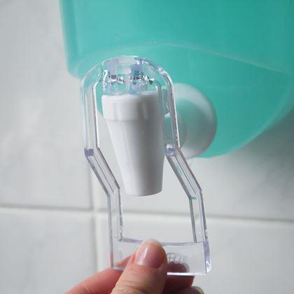 Obrazek z Samoprzylepny dozownik do łazienki 600 ml