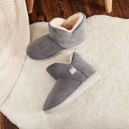 Obraz Wysokie ocieplane kapcie z futerkiem