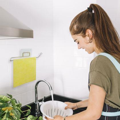 Obrazek z Stalowy samoprzylepny uchwyt na ręczniki papierowe