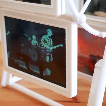 Obrazek z Obrotowy stojak na zdjęcia – karuzela