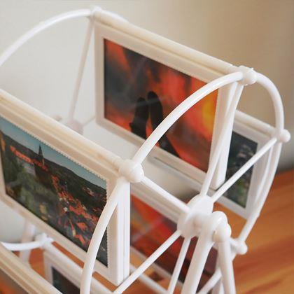 Obrazek z Obrotowy stojak na zdjęcia – karuzela