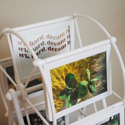 Obrazek z Obrotowy stojak na zdjęcia – karuzela