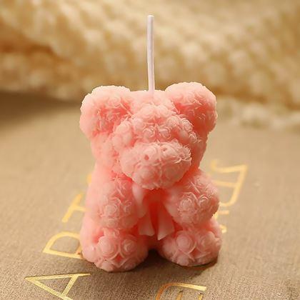 Obrazek z Świeca podarunkowa miś z róż - różowy