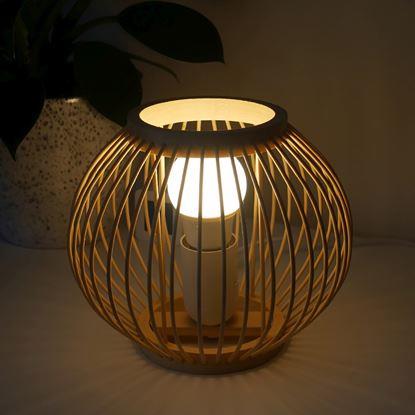 Obraz Bambusowa lampa stołowa z żarówką LED