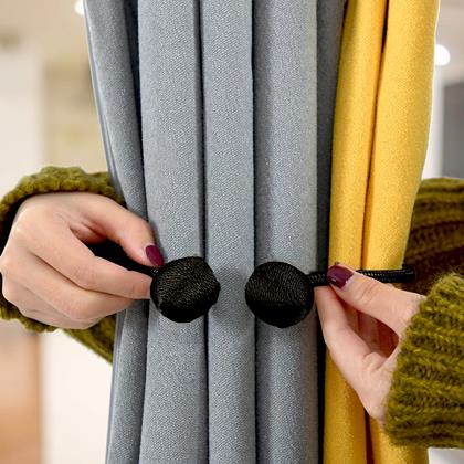 Obrazek z Magnetyczna klamra do zasłon  -  czarna