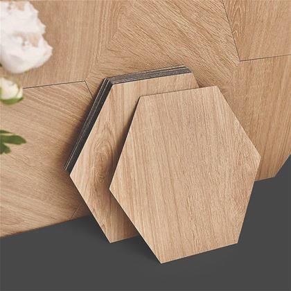 Obrazek z 10 sztuk samoprzylepnych paneli sześciokątnych - jasne drewno