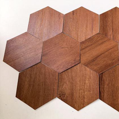 Obrazek z 10 sztuk samoprzylepnych paneli sześciokątnych - ciemne drewno