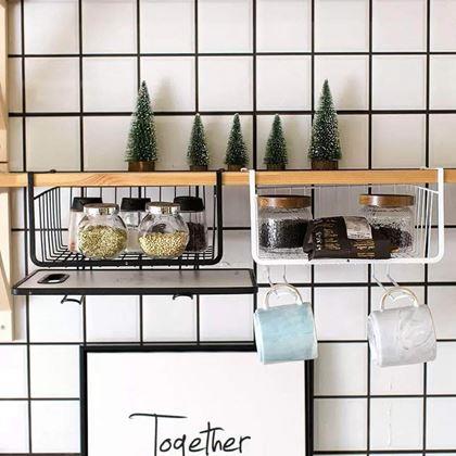 Obrazek z Wieszany metalowy koszyk z haczykami - biały