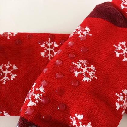 Obrazek z Świąteczne ciepłe skarpetki z futerkiem - Mikołaj i śnieżynki