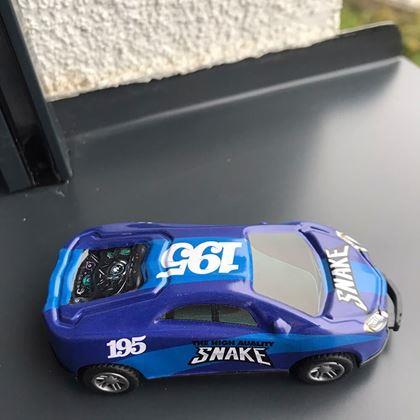 Obrazek z Kaskaderski skaczący samochodzik  -  niebieski