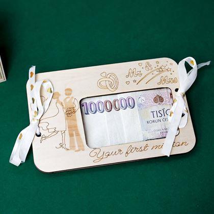 Obrazek z Prezent ślubny - drewniane etui na pieniądze