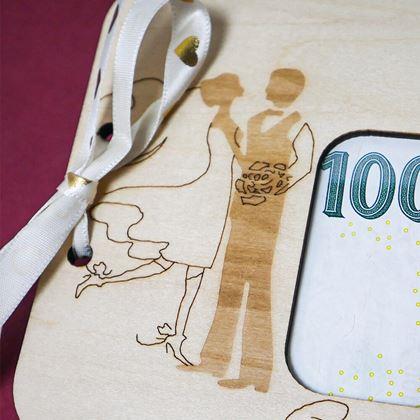 Obrazek z Prezent ślubny - drewniane etui na pieniądze