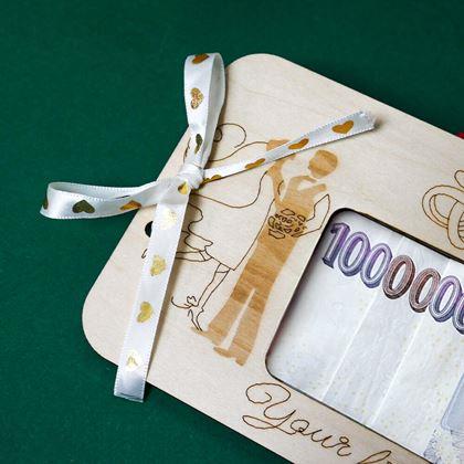 Obrazek z Prezent ślubny - drewniane etui na pieniądze