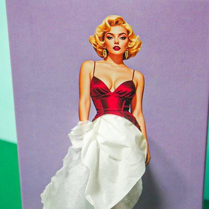 Obrazek z Chusteczki papierowe w pudełku - dama w sukni