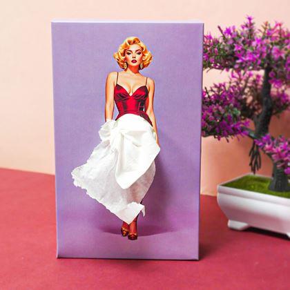 Obrazek z Chusteczki papierowe w pudełku - dama w sukni