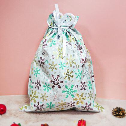 Obrazek z Worek do pakowania prezentów świątecznych ze sznurkiem - 51x39 cm - płatki śniegu