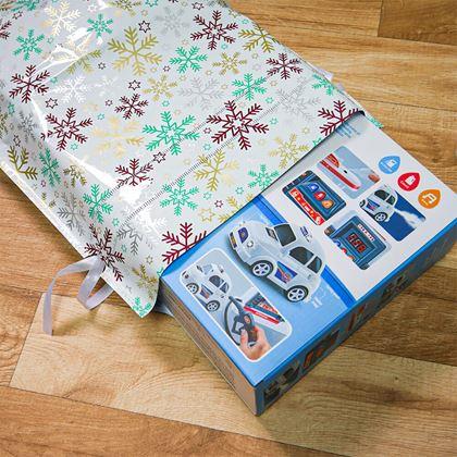 Obrazek z Worek do pakowania prezentów świątecznych ze sznurkiem - 51x39 cm - płatki śniegu