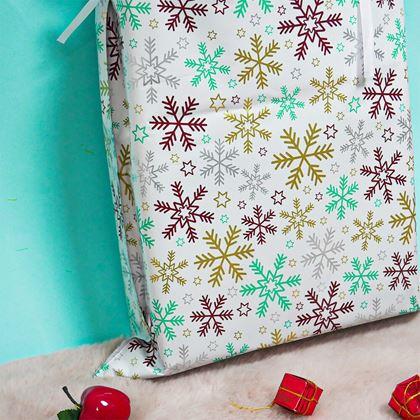 Obrazek z Worek do pakowania prezentów świątecznych ze sznurkiem - 51x39 cm - płatki śniegu