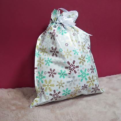 Obrazek z Worek do pakowania prezentów świątecznych ze sznurkiem - 51x39 cm - płatki śniegu