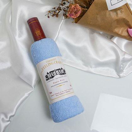 Obrazek z Ręcznik w opakowaniu upominkowym w kształcie butelki wina  -  niebieski