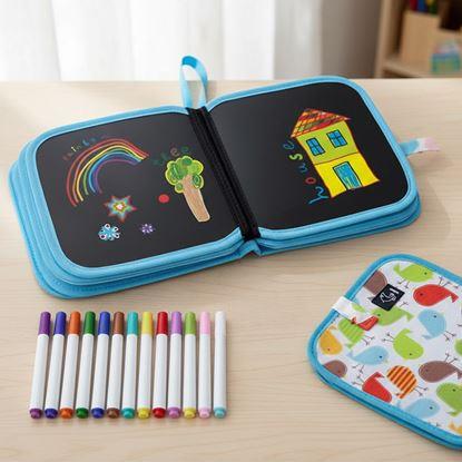 Obraz Dziecięca książeczka do rysowania z markerami