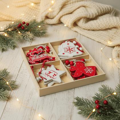 Obrazek z Zestaw drewnianych ozdób 12 szt. - świąteczny mix