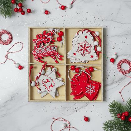 Obrazek z Zestaw drewnianych ozdób 12 szt. - świąteczny mix