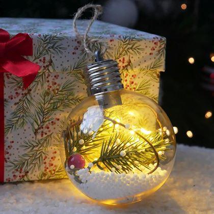 Obrazek z Świąteczna kula LED świecąca na choinkę -  igły sosnowe