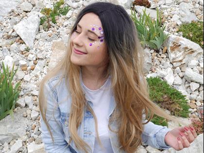 Obrazek z Naklejane kamyczki na twarz  -  fioletowe