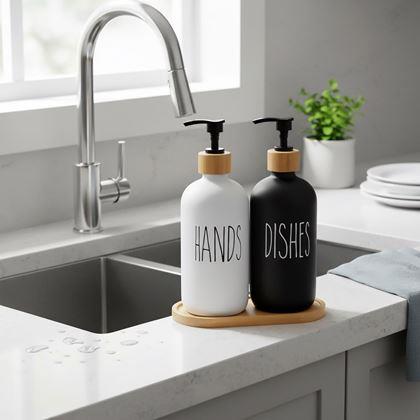 Obrazek z Zestaw dozowników z pompką na mydło i płyn do naczyń na tacy