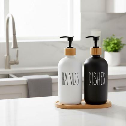 Obrazek z Zestaw dozowników z pompką na mydło i płyn do naczyń na tacy