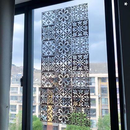 Obrazek z Dekoracyjna folia na okno - vintage mozaika