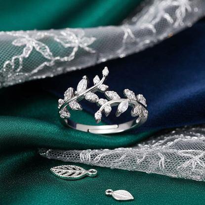 Obraz Elegancki pierścionek z regulacją rozmiaru