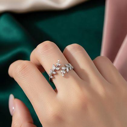 Obrazek z Elegancki pierścionek z regulacją rozmiaru