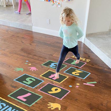 Obrazek z Naklejki podłogowe - klasy do skakania