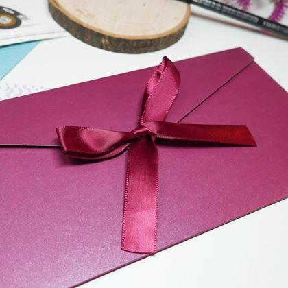 Obrazek z Koperta prezentowa z wstążką -  bordowa