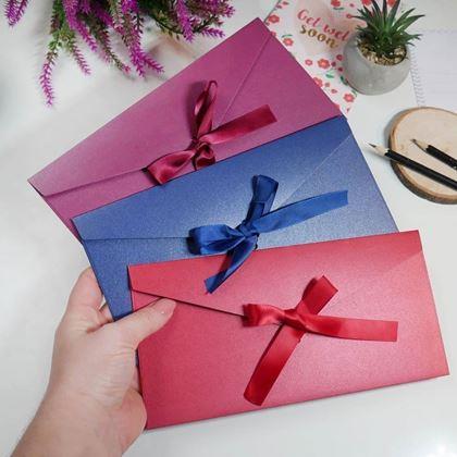 Obrazek z Koperta prezentowa z wstążką -  niebieska