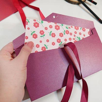 Obrazek z Koperta prezentowa z wstążką -  bordowa